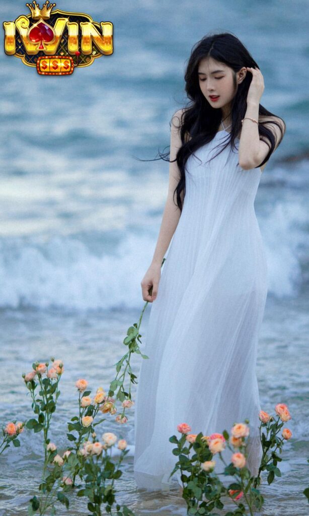 Giao diện nàng thơ Quỳnh Alee cùng hoa và biển