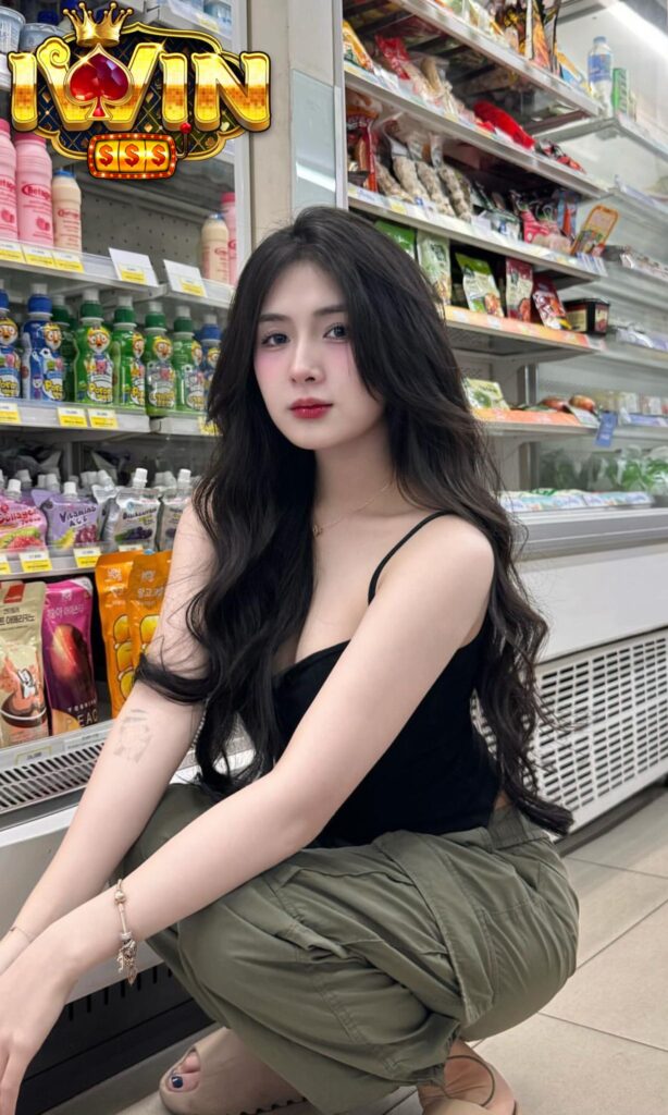 Vẻ đẹp ngày thường của Quỳnh Alee khi đi siêu thị tiện lợi
